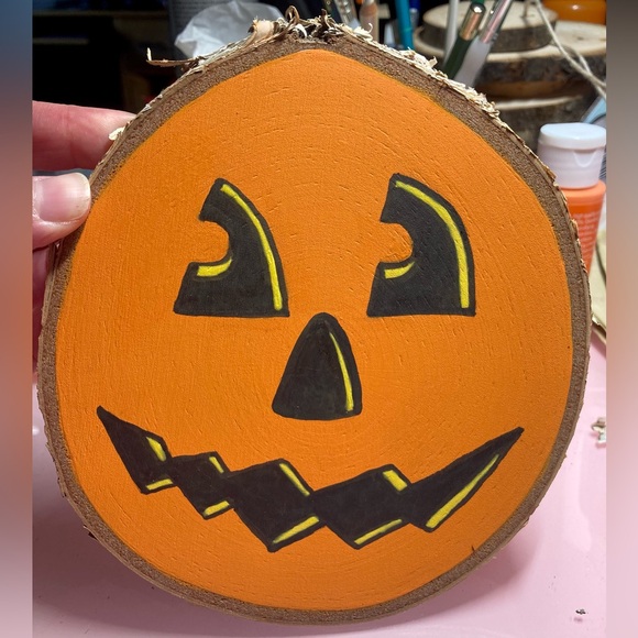 Handpainted Jack O Lantern Wood Slice w/hanging loop. Halloween Decor. - Picture 2 of 4